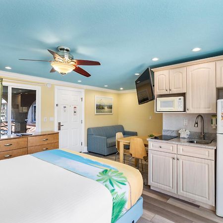 Bayview Plaza Waterfront Resort St. Pete Beach Rum bild