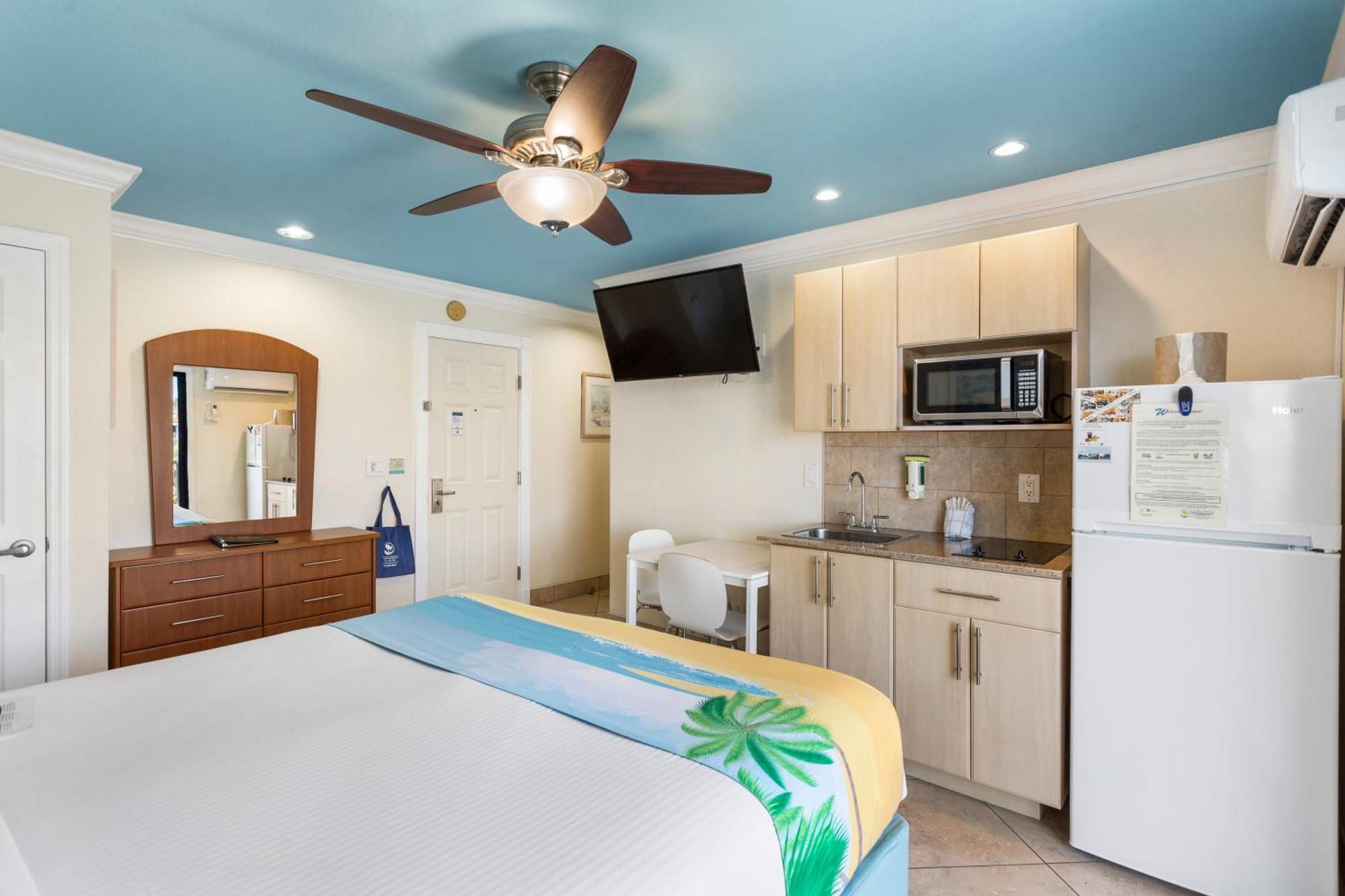 Bayview Plaza Waterfront Resort St. Pete Beach Rum bild