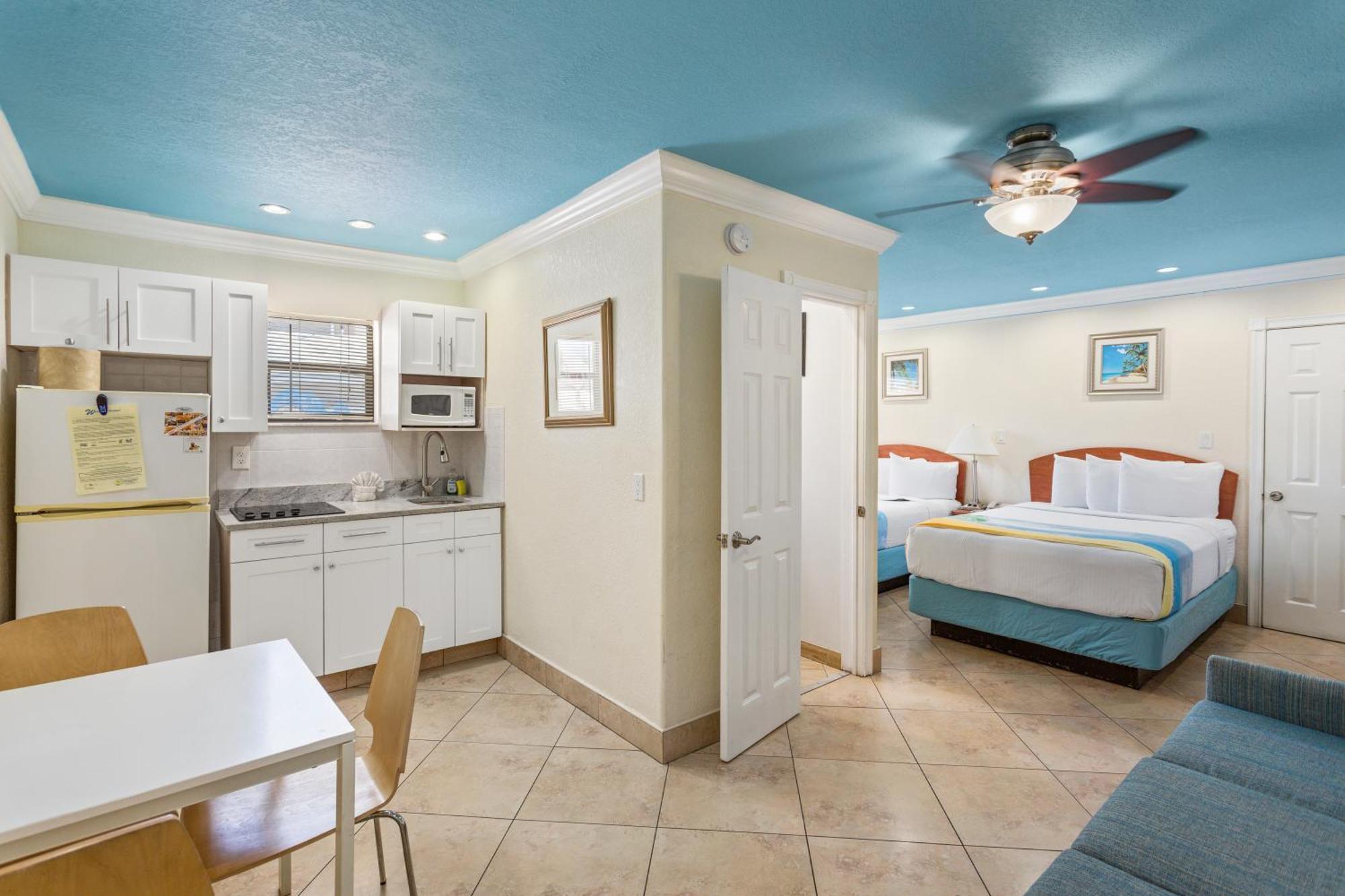 Bayview Plaza Waterfront Resort St. Pete Beach Rum bild