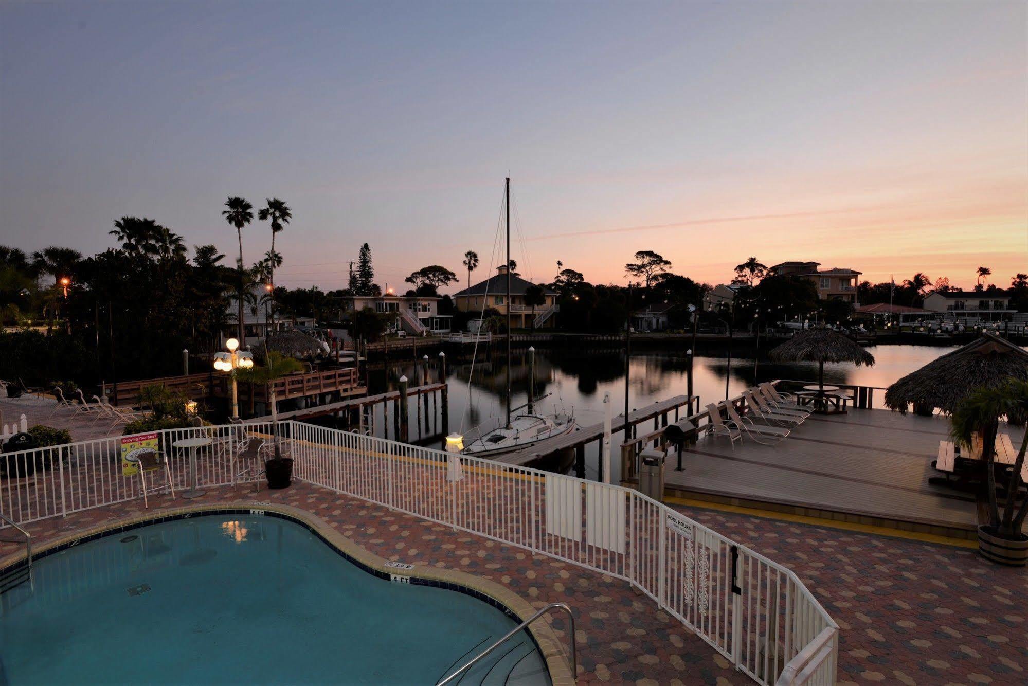Bayview Plaza Waterfront Resort St. Pete Beach Exteriör bild